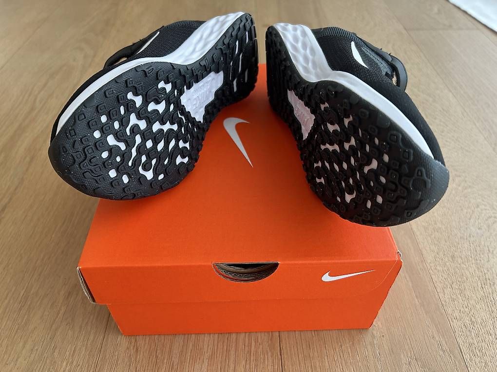 Chaussures garçon: Baskets Nikes 33.5 – D'occasion à Pully par Geraldine10 1