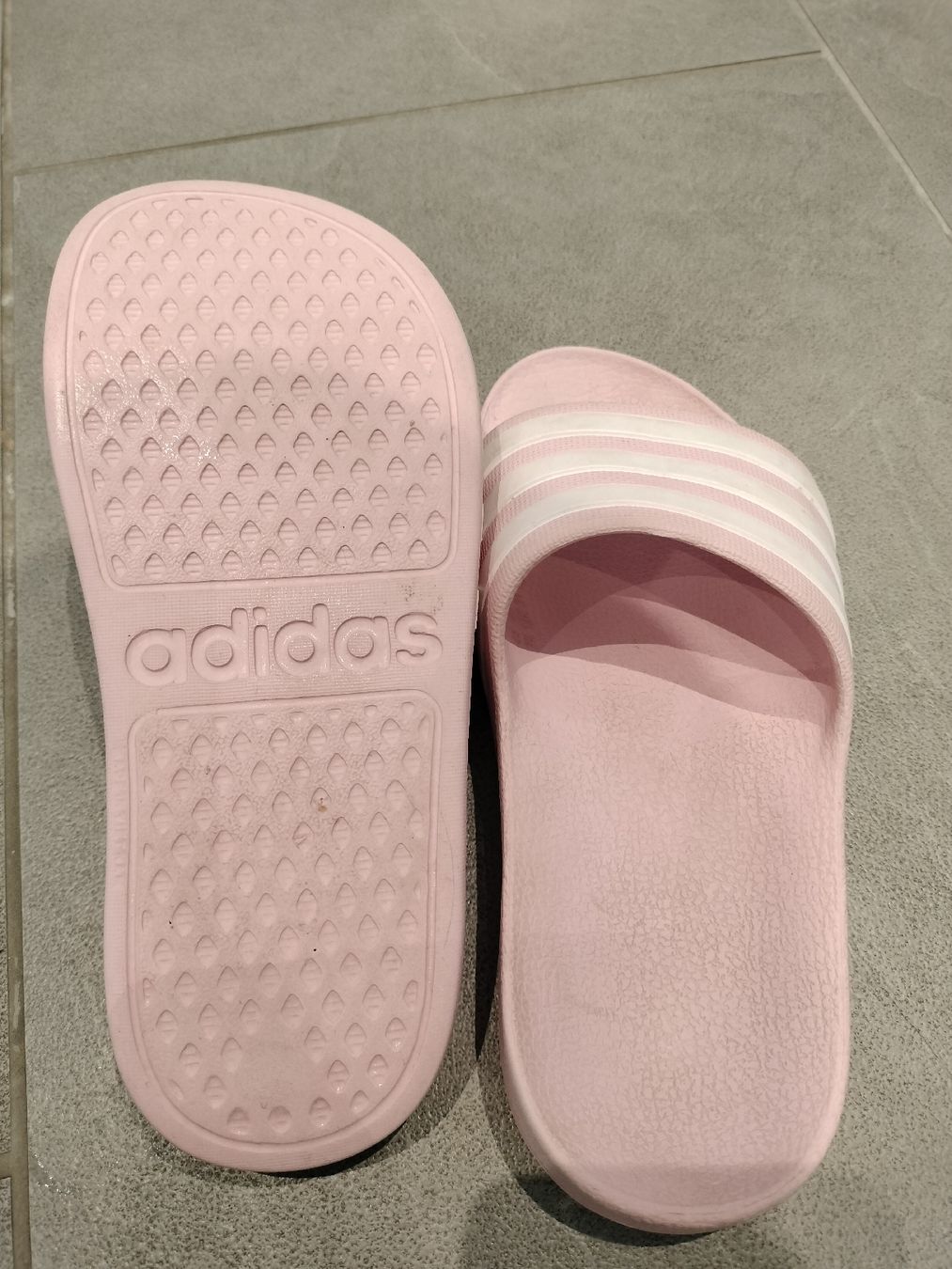 Adidas Schuhe für Mädchen: Adidas Adiletten Grösse EU 31 – Gebraucht aus Neftenbach von TheKringel 1
