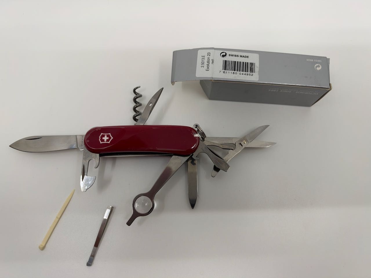Victorinox Coltelli tascabile: Victorinox Evolution 23 (2.5013.E), neu – Nuovo e nell'imballaggio originale da Visp venduto da Zeno7