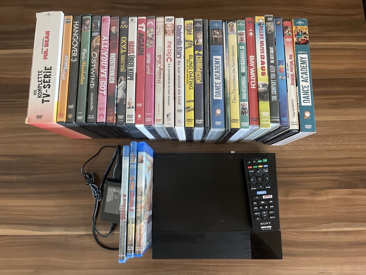 Sony Lettore multimediale & Streamer: Sony Blu-Ray/DVD Player mit vielen Filmen – Usato da Zollbrück venduto da 1nicu1