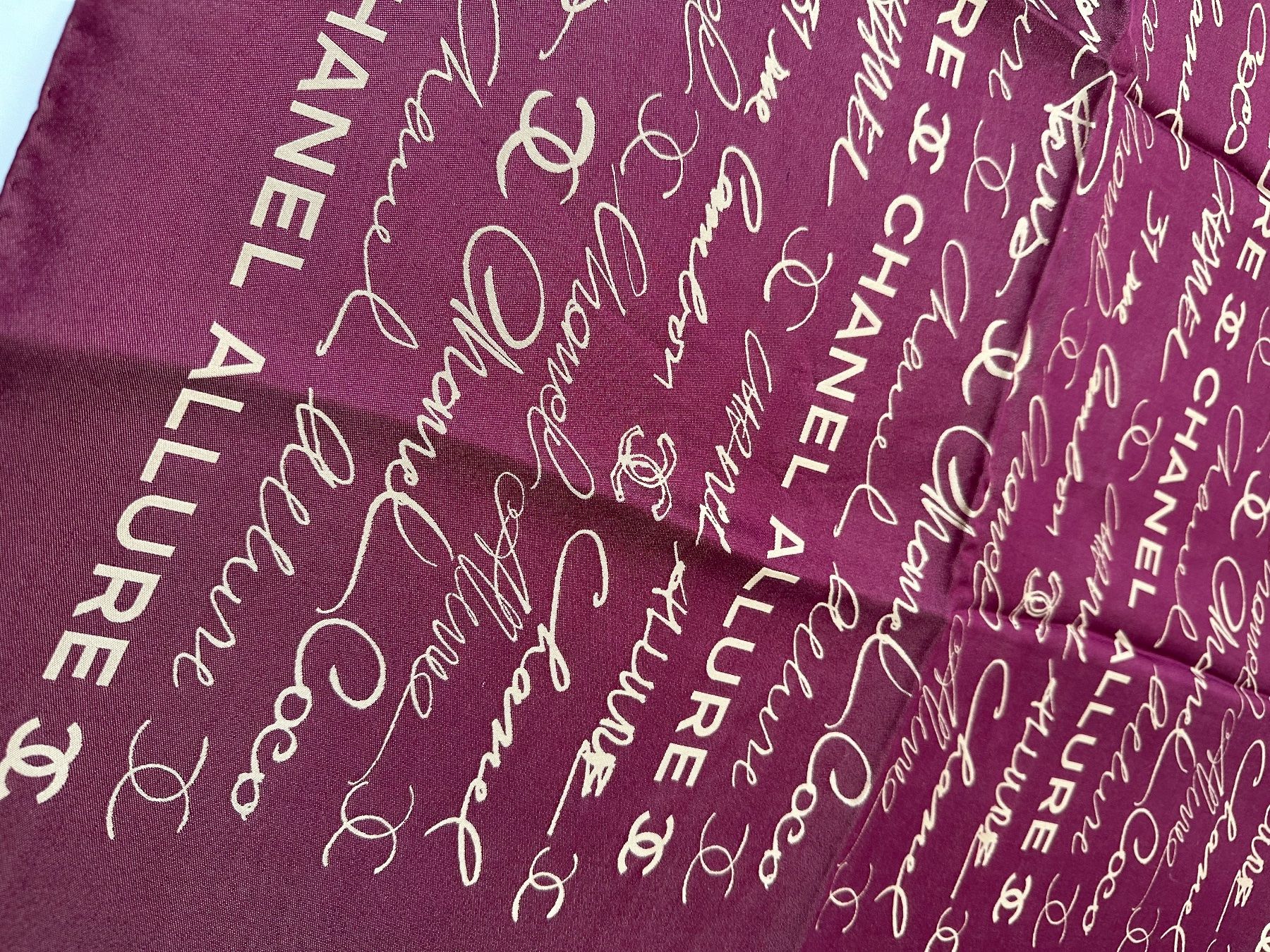 Chanel Foulard & Sciarpe: CHANEL twill silk scialle – Nuovo (secondo la descrizione) da Pregassona venduto da Reluxuryspace 1