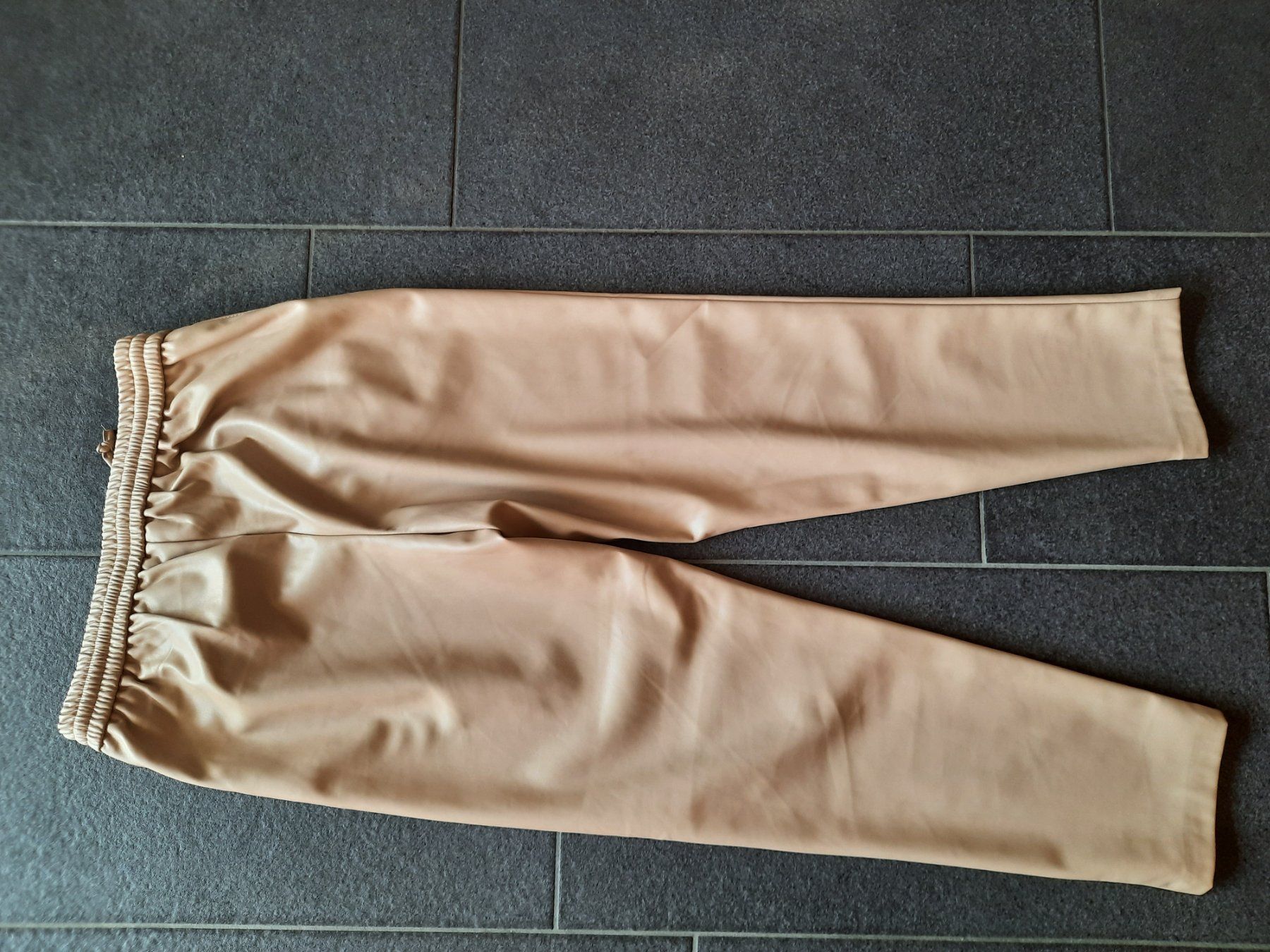 Vila Pantaloni: VILA  Damen Kunstlederhose Gr.36 – Nuovo (secondo la descrizione) da Buchs SG venduto da miska01 1