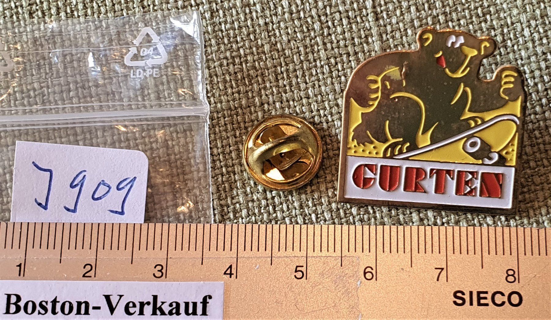 Placchette & Badge: J909 - Pin Gurten Bier Bär Rollbrett – Usato da Reinach BL venduto da Boston-Verkauf 1