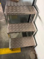Treppenstufe Aluminium geriffelt; Gesamthöhe knapp 80cm