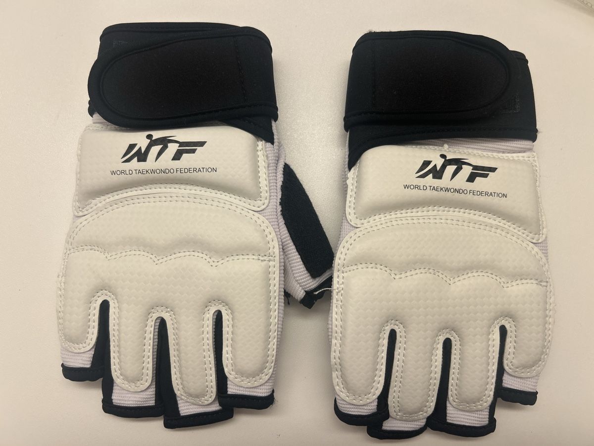 Guanti & manicotti: Taekwondo Handschuhe Grösse 5-Medium – Nuovo (secondo la descrizione) da Erlenbach ZH venduto da milalond