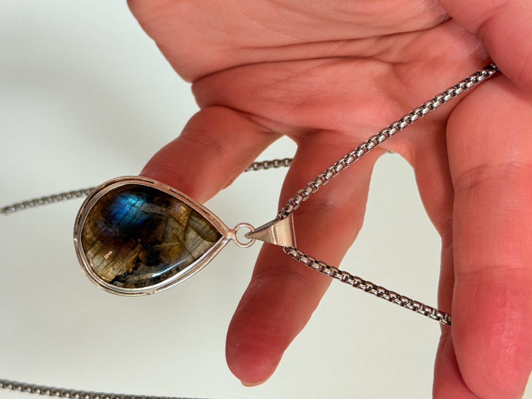 Catenine: Collier avec pendentif larme en labradorite – Nuovo e nell'imballaggio originale da Genève venduto da AGBERG 5
