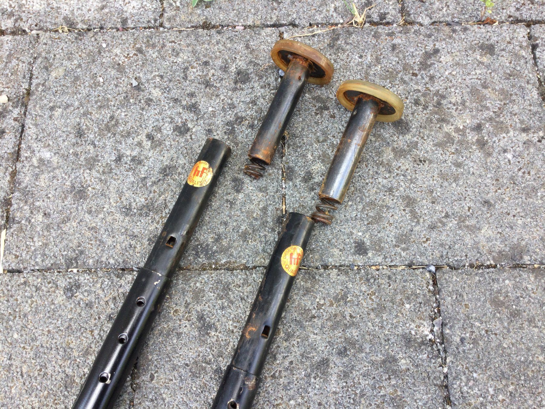 Scaffali: Gebrauchte Teleskop Regal Stangen plus Tablar Halter – Usato da Wangen SZ venduto da kuriosum12 1