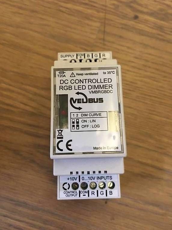 Lampade: Dimmer LED RGB pilotable sur trois couleurs – Usato da Villars-sur-Glâne venduto da Lekupf