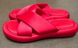 ZARA 40-40,5 /3cm Neu /NP80CHF Scharlachrote Seide