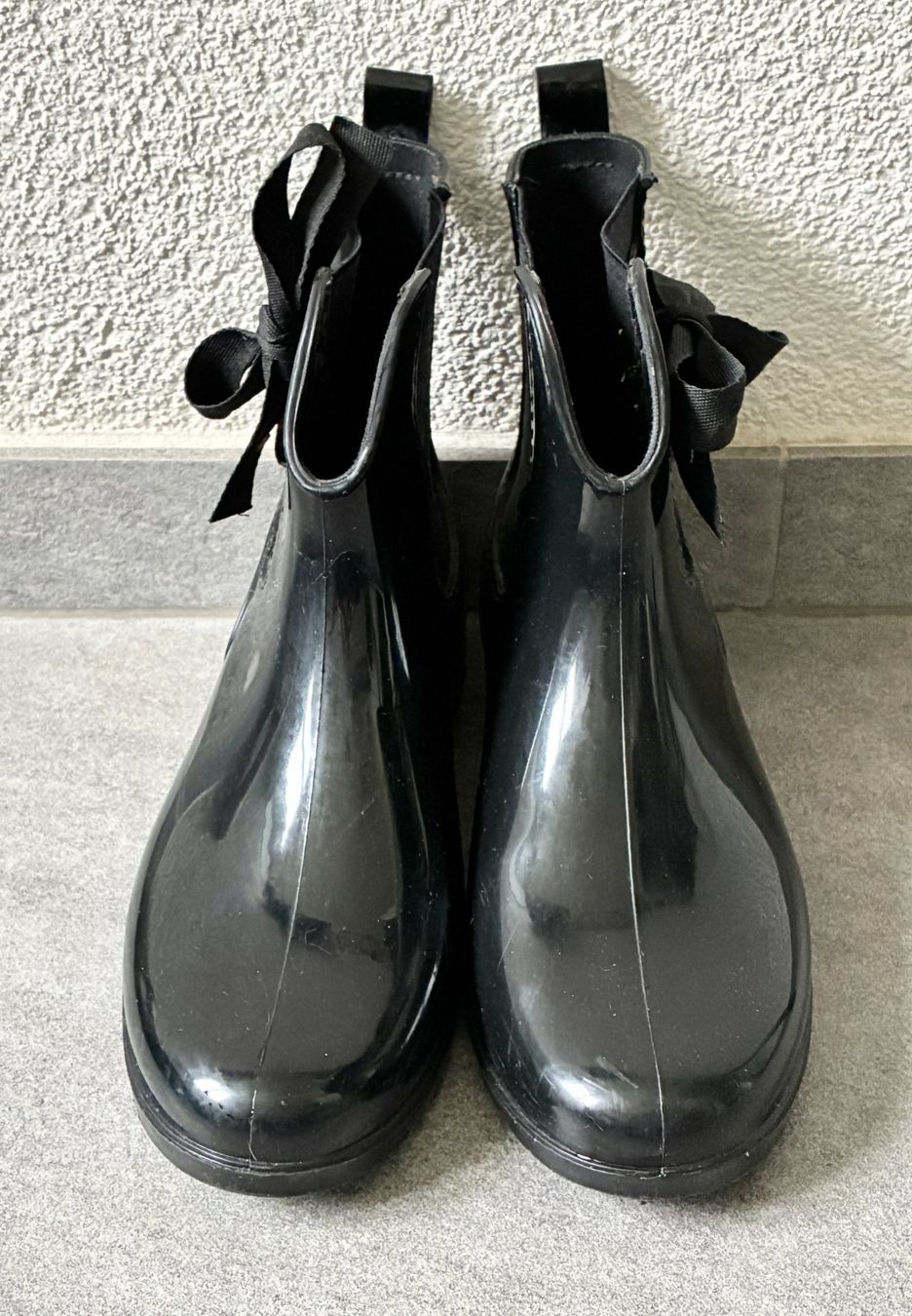 Tom Tailor Scarpe da donna: Schwarze Gummistiefeletten von TOM TAILOR Gr. 39 – Usato da Kloten venduto da Nephty 1