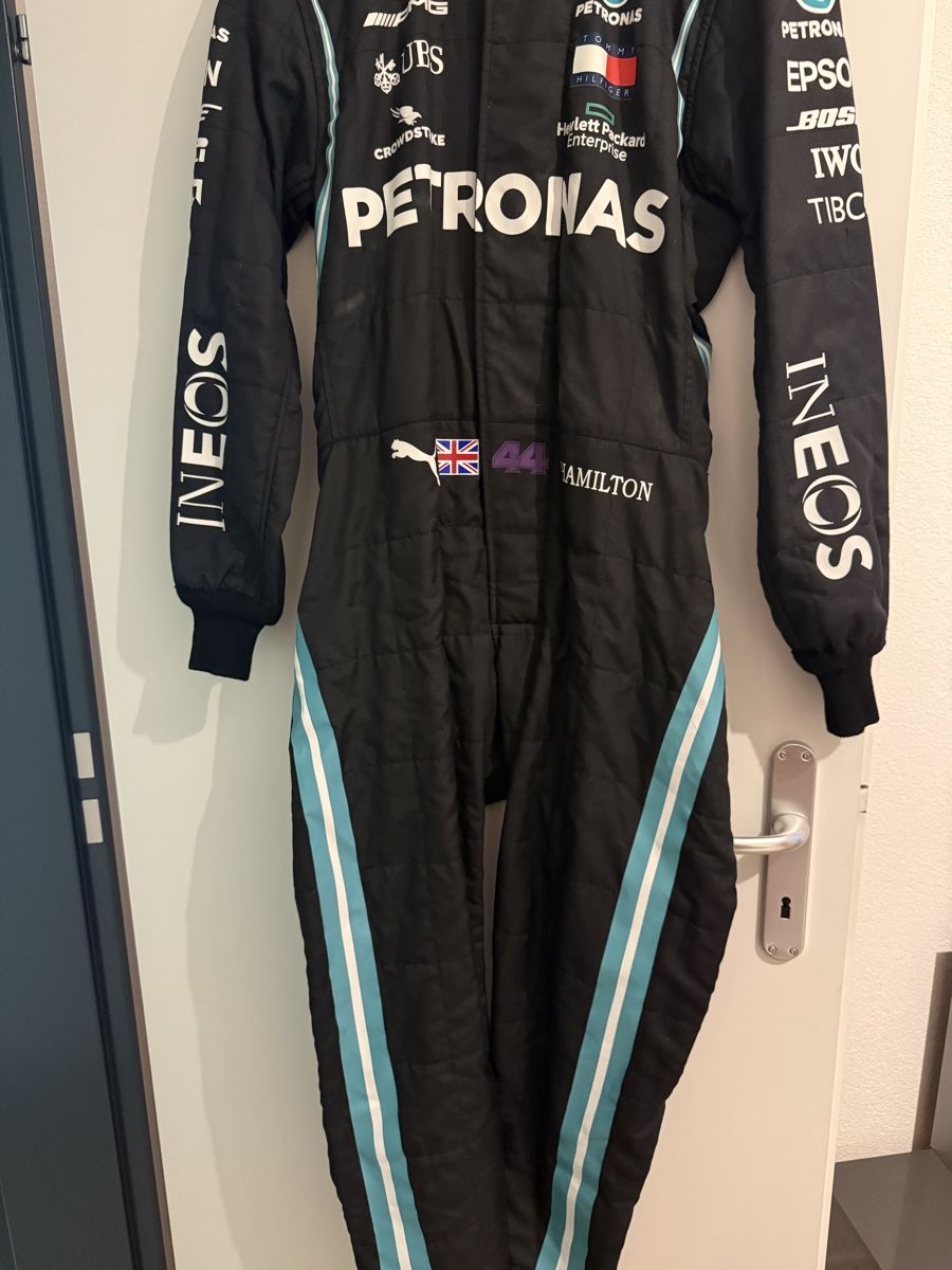 Completi: Lewis Hamilton Rennanzug – Usato da Wängi venduto da Hami22