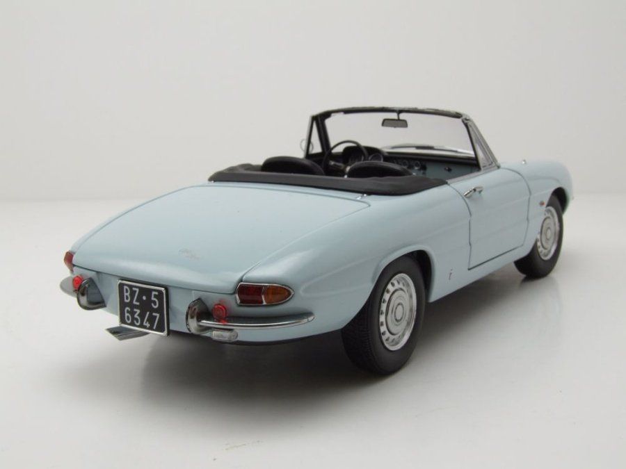 Alfa Romeo Modellini d'auto: Alfa Romeo Duetto Spider 1966-1969 hellblau/ Verdeck schwarz – Nuovo e nell'imballaggio originale da Gerlafingen venduto da espero88 1