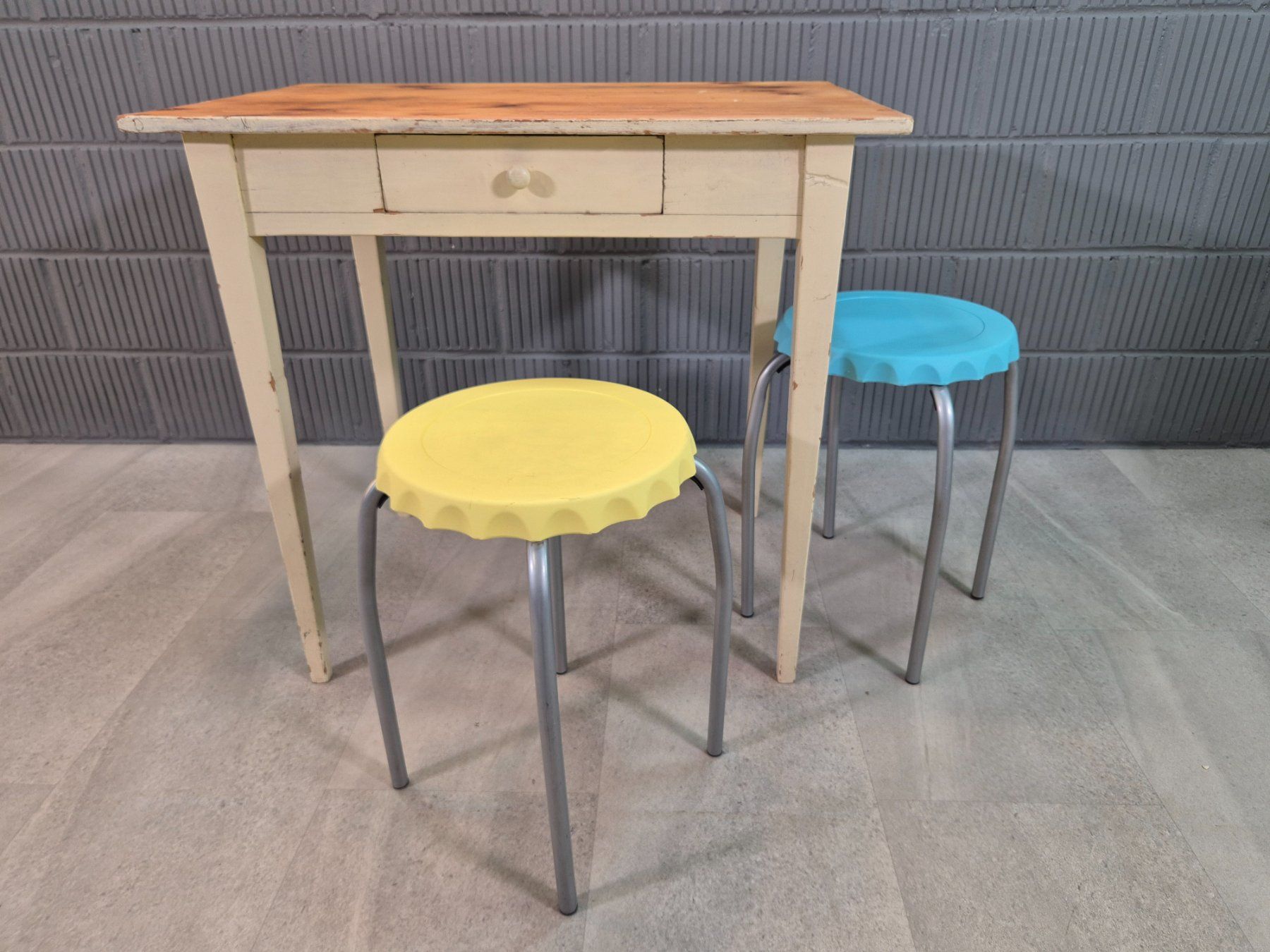 Sgabelli: 2 Kult Bierdeckel Stool Hocker,Stapelhocker,Tabouret,Höcker – Usato da Nottwil venduto da Wondewa-Shop 9