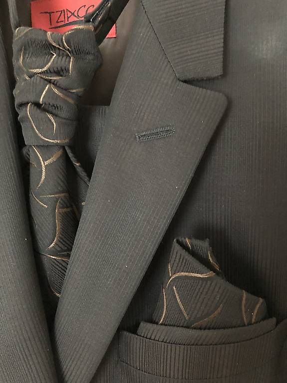 Costumes: Hochzeitsanzug Grösse 48/50 – D'occasion à St. Gallen par chrisjuergen 2