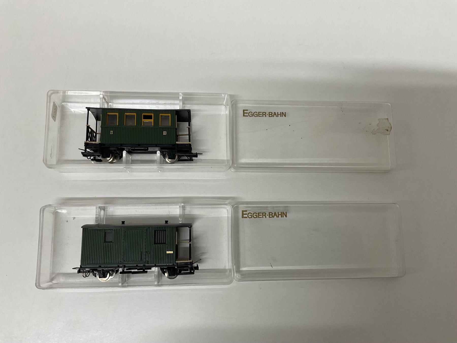 Egger-Bahn Modellini di ferrovie: 2x H0e, Egger-Bahn Waggons grün, Bespielt mit Verpackung – Usato da Chur venduto da Chur75