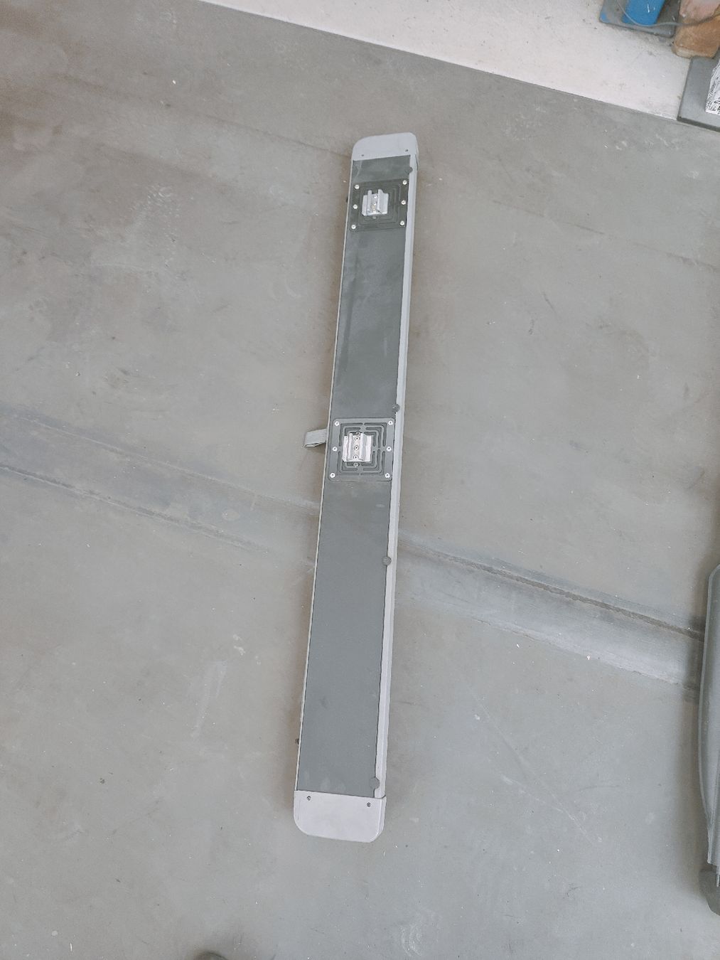 Mercedes-Benz Tutti pezzi di ricambio auto: Mercedes W210 Kofferraumabdeckung Rollo – Usato da Egnach venduto da MAKIdesign 1
