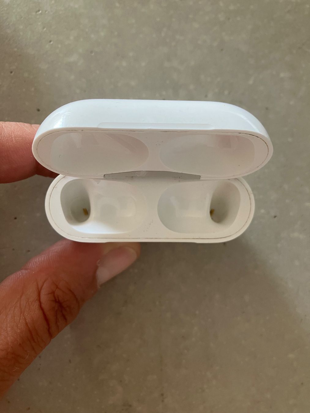 Apple Cuffie: Apple AirPods Pro 1 Charging Case – Usato da Lausanne venduto da mr.v 3
