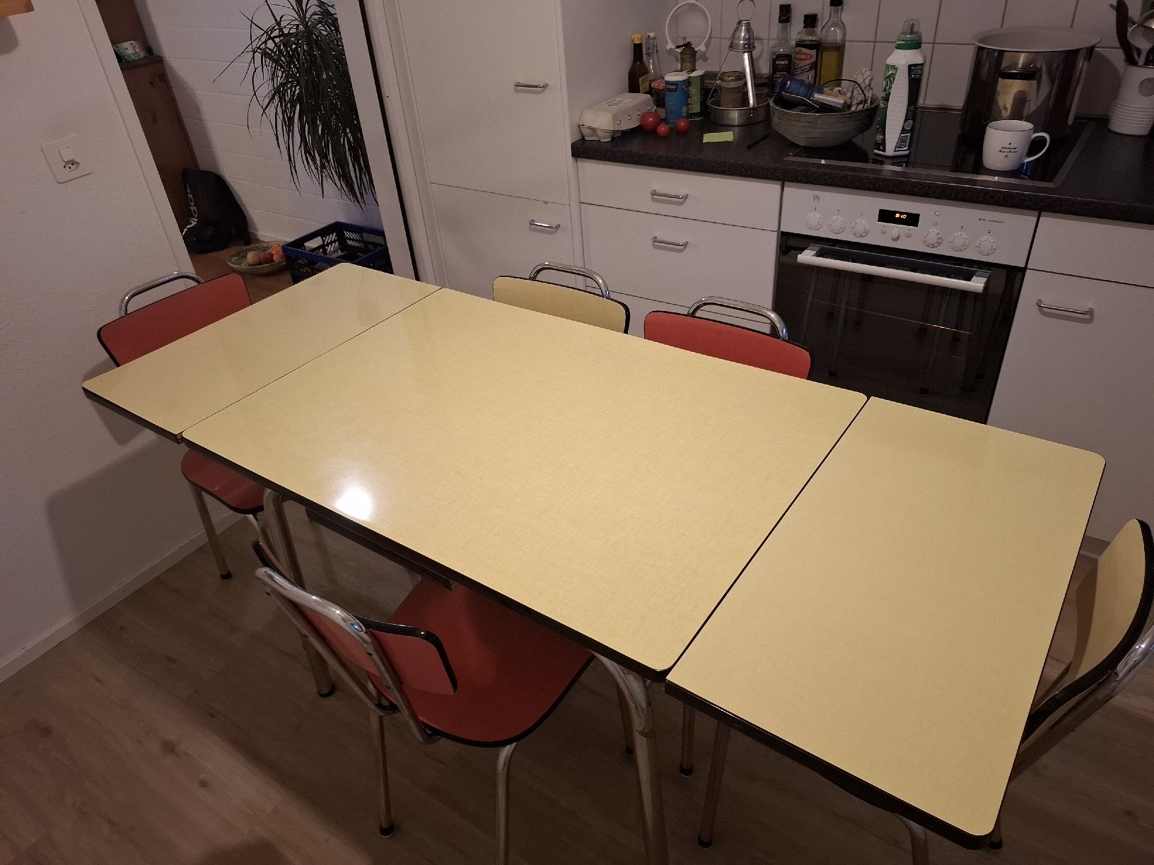 Tischgruppe: Formica Esstisch mit 5 Stühlen – Gebraucht aus Frauenfeld von Savra13 3
