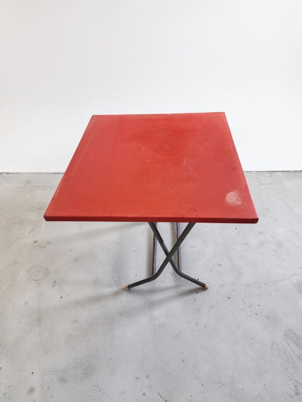 Tables: Tisch rot Metall klappbar gebraucht – D'occasion à Zürich par Pinogaudio 4