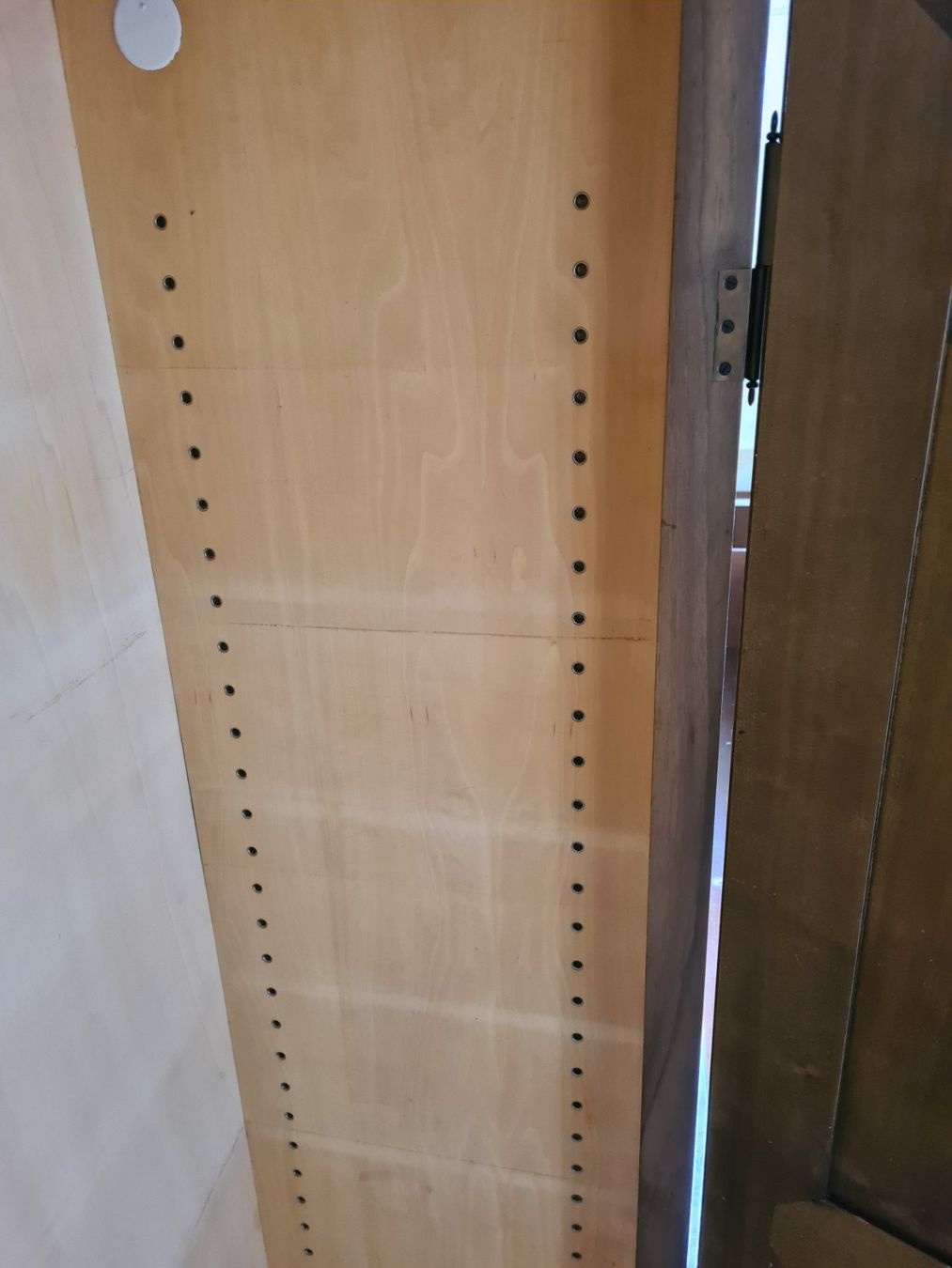 Armadi: Wunderschöner Holzschrank mit Tablaren – Usato da Küssnacht am Rigi venduto da irenech 2