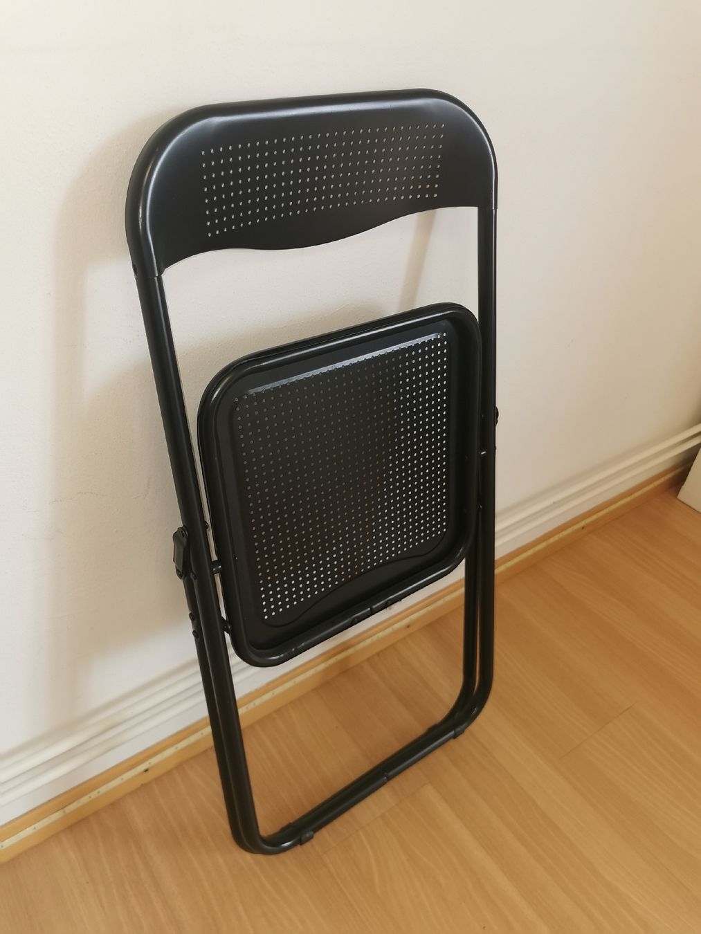 Chaises: Klapp Stühle 10 Stück sehr stabil – Neuf (Voir description) à Zell ZH par a.driscoll 1