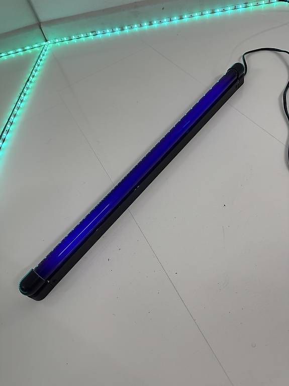 Lampen: Schwarzlichtröhre – Gebraucht aus Zürich von reg91 1