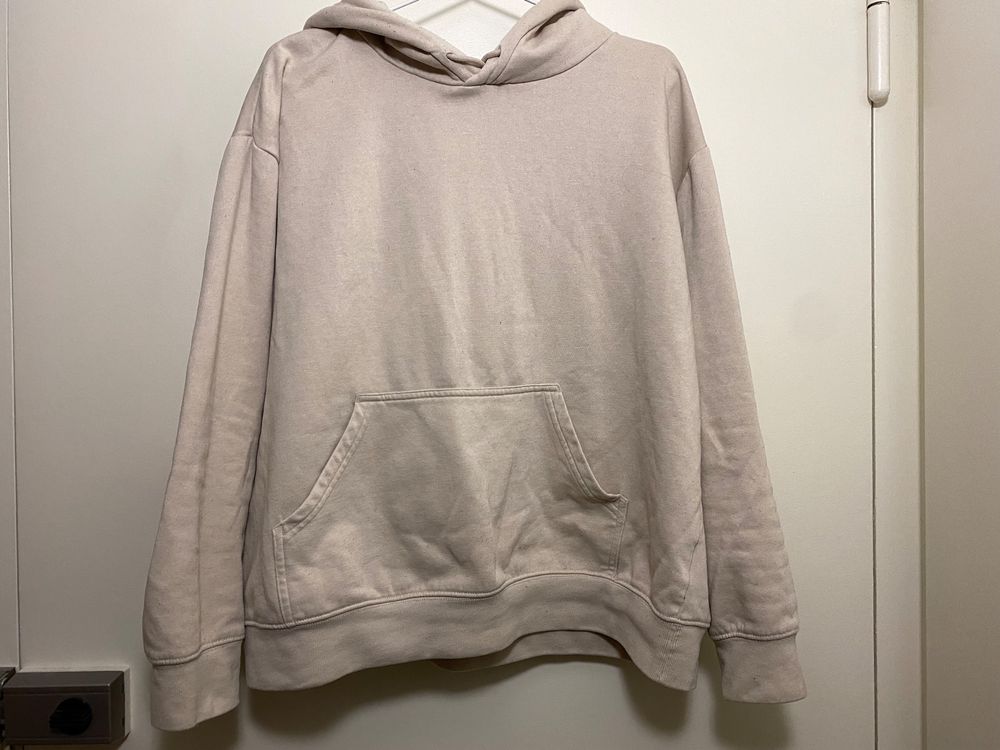 H&M Pulls & Sweat-shirts: H&M beige L Pullover mit Kapuze und Bauchtasche – D'occasion à Zürich par Infinita 1