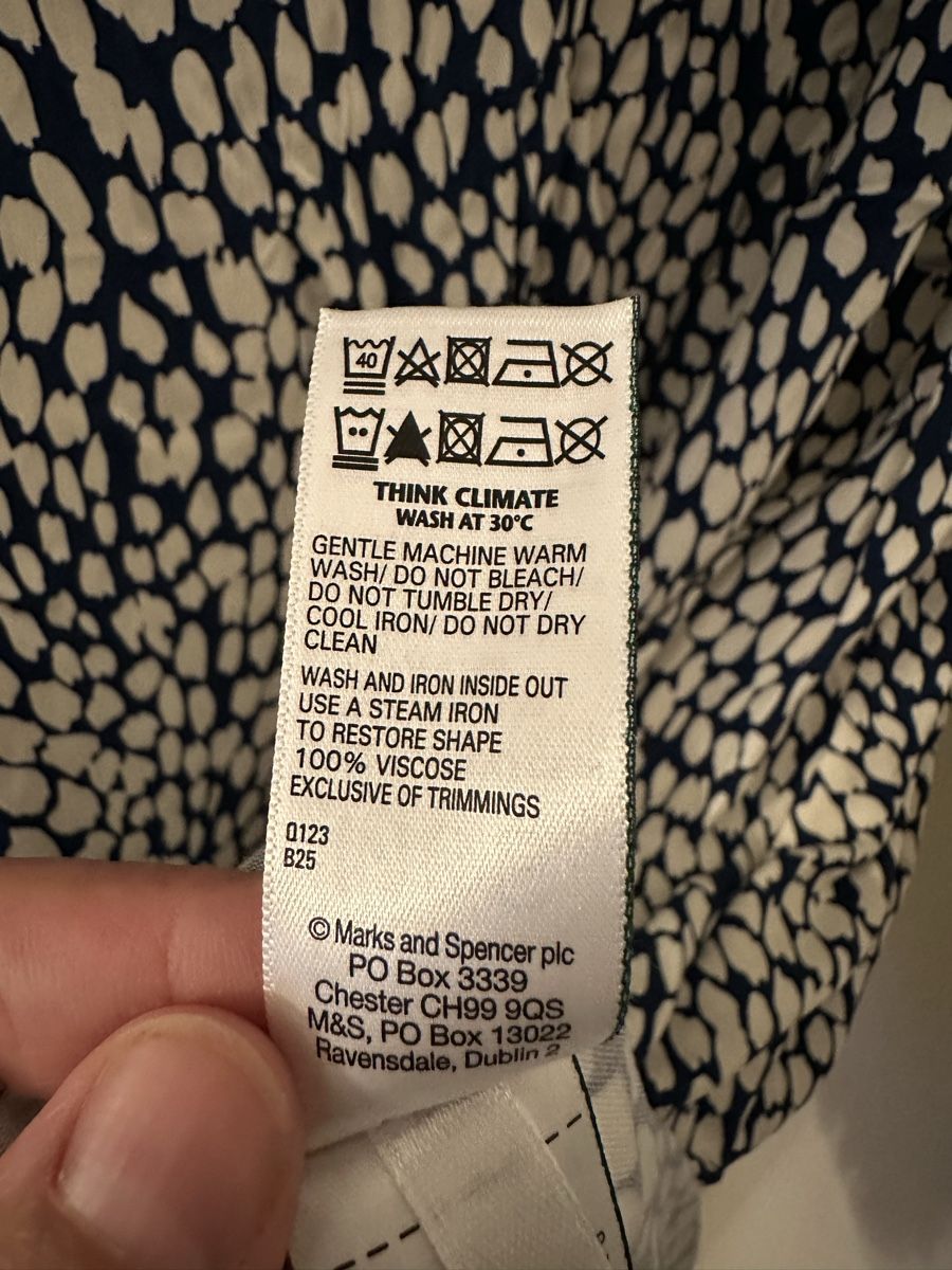 Robes: NEU Marks  & Spencer - elegant Spot Design, Size 22 – Neuf avec emballage d'origine à männedorf par stina_01 4