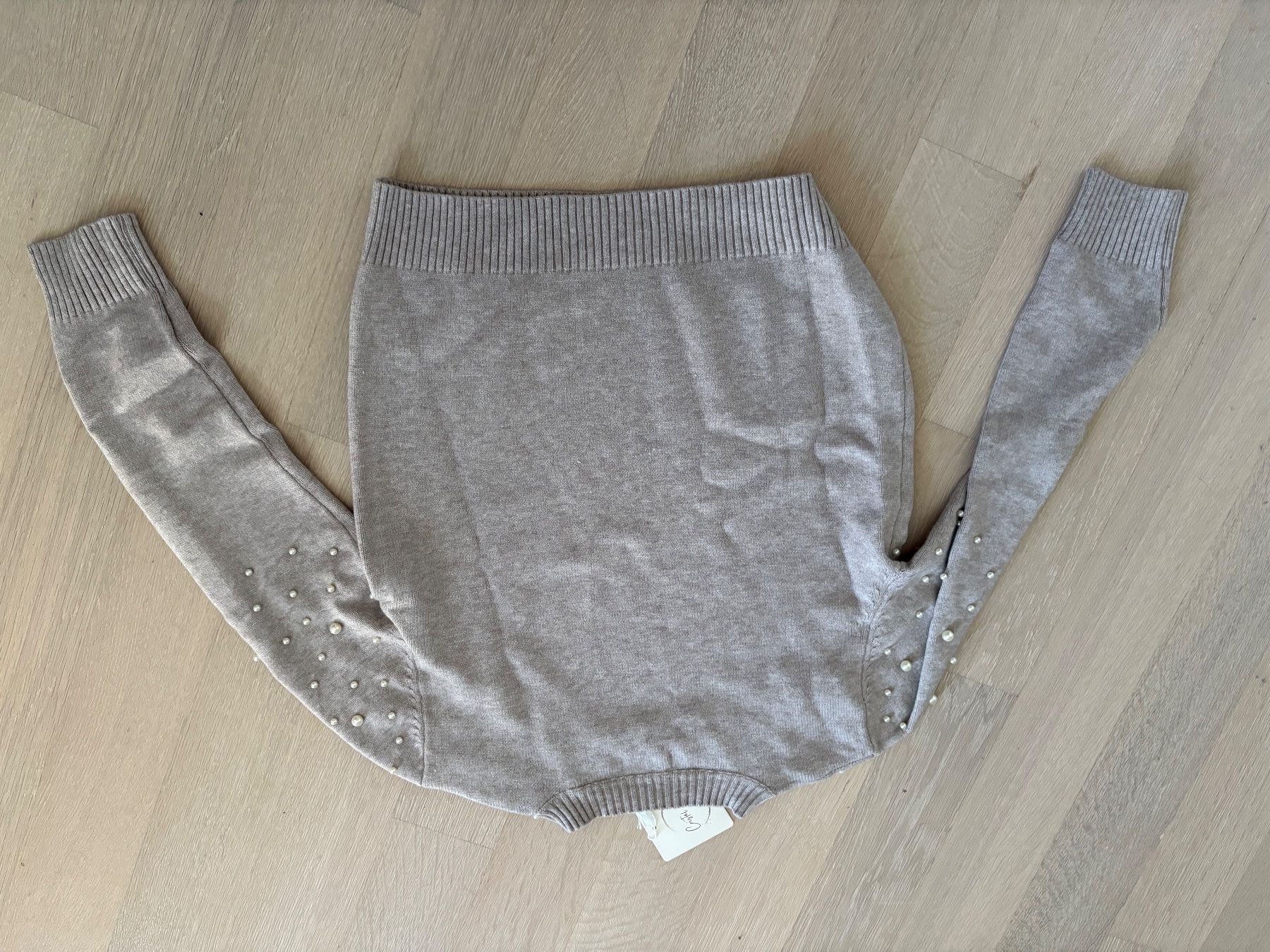 Maglioni & Felpe: Pullover beige mit Perlen neu mit Etikett Grösse S – Nuovo e nell'imballaggio originale da Zürich venduto da Caffeinecat 2