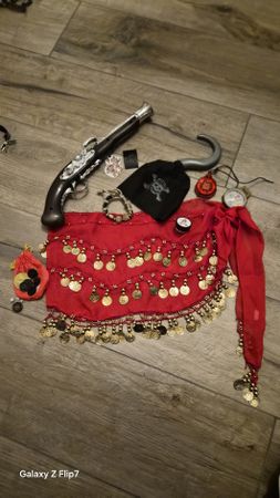 GRAND LOT DÉGUISEMENTS accessoires et costumes de fête varié