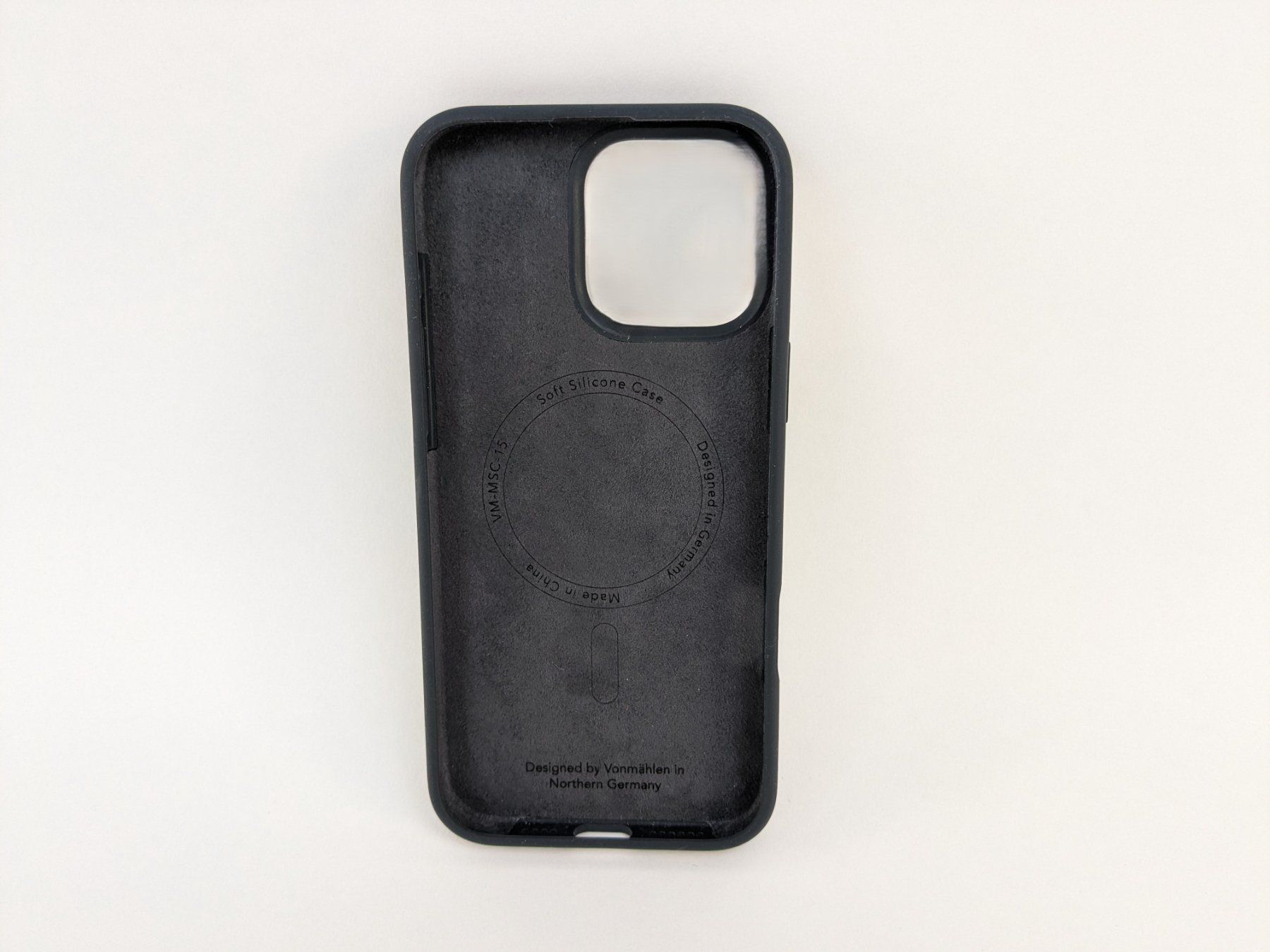 Cover & Protezioni schermo: VONMÄHLEN Soft Silicone Case iPhone 16 Pro Max – Nuovo (secondo la descrizione) da Dintikon venduto da Restwert_Dintikon 1