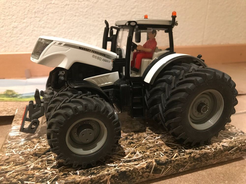 SIKU Massey Ferguson 8680 (Neu und originalverpackt) in Kreuzlingen für ...