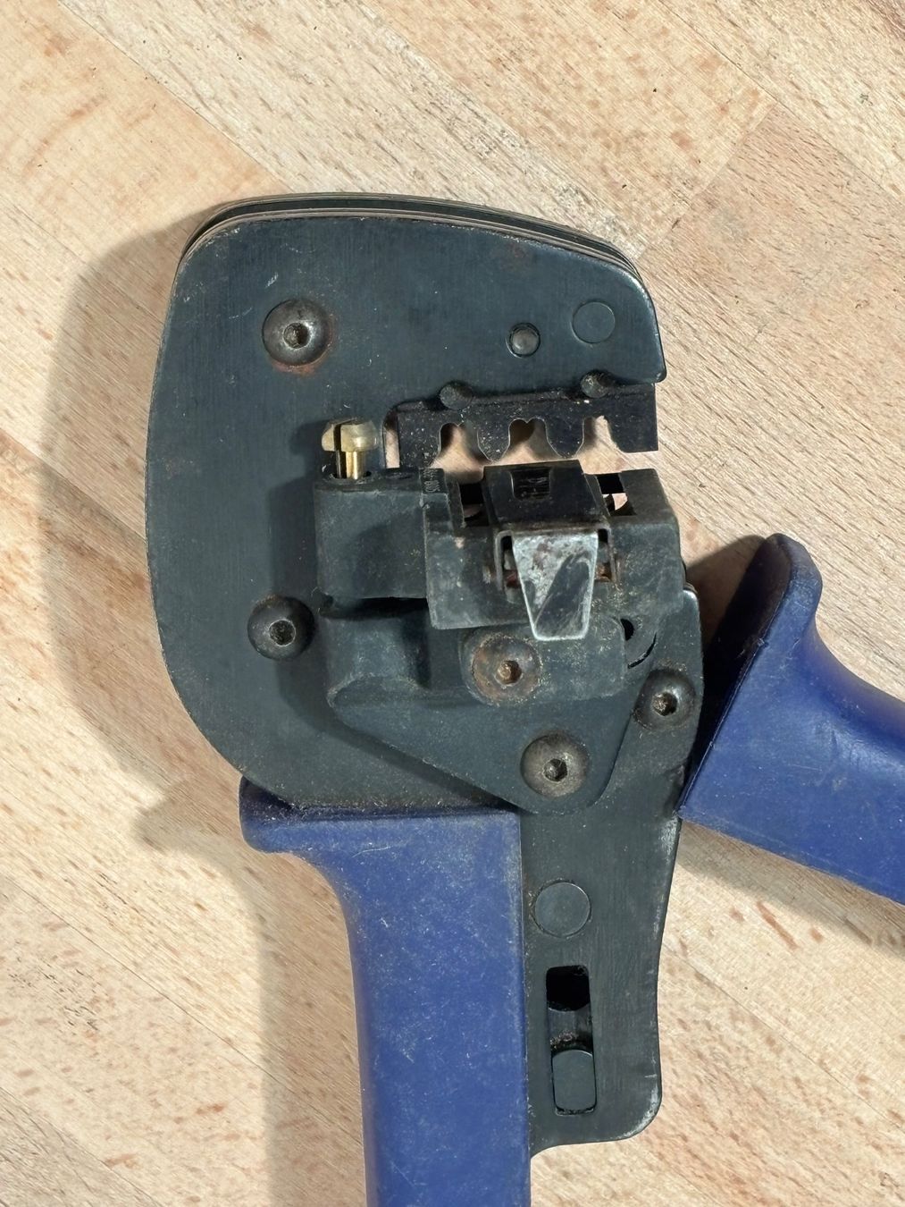Tutti gli attrezzi: Multi-Contact Crimpzange PV-CZM-32.6920-1 – Usato da Winterthur venduto da ReUse_Baumarkt 4