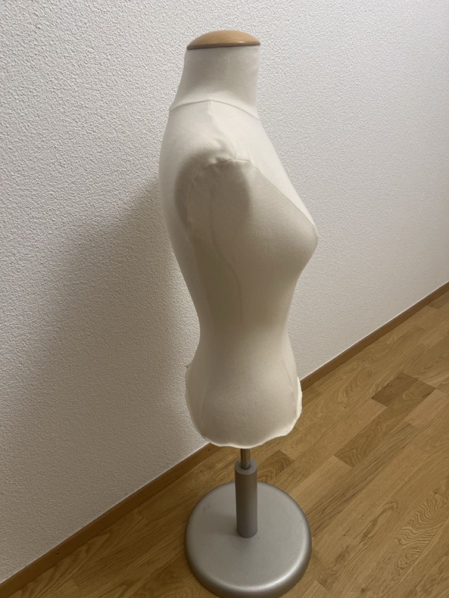 Allestimento di negozi e stand fieristici: Schneiderpuppe höhen verstellbar – Usato da Uznach venduto da Apuutze 1