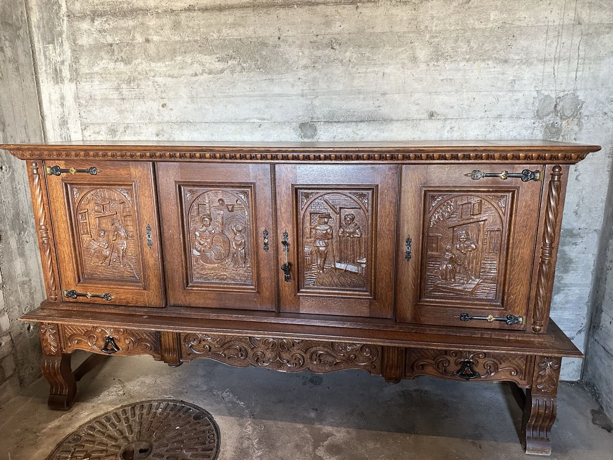 Credenze: Antique Sideboard carved wood 4 doors usable condition – Usato da Spiegel b. Bern venduto da phu_bdy9