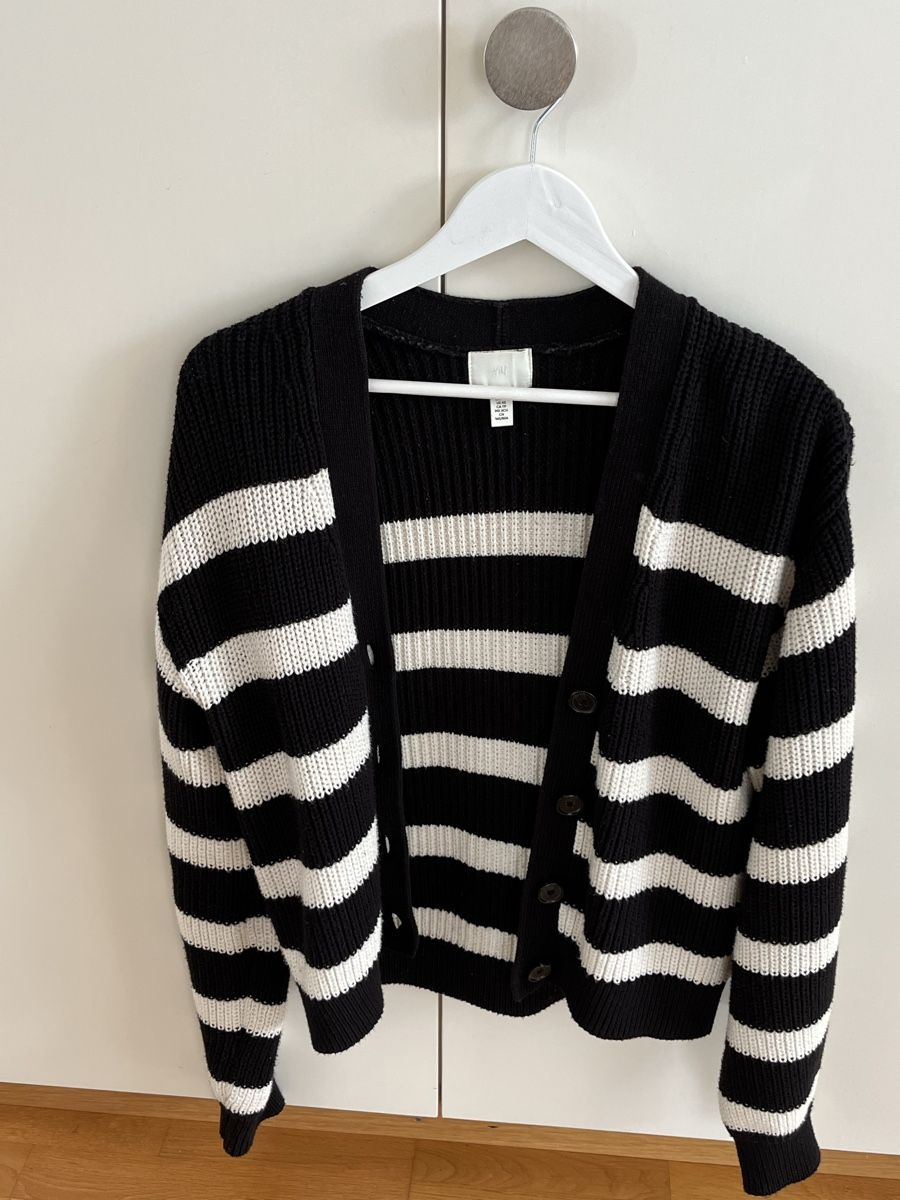 H&M Giacche: Schwarze Strickjacke mit Streifen, Grösse XS – Nuovo (secondo la descrizione) da Horgen venduto da lau_mb8n