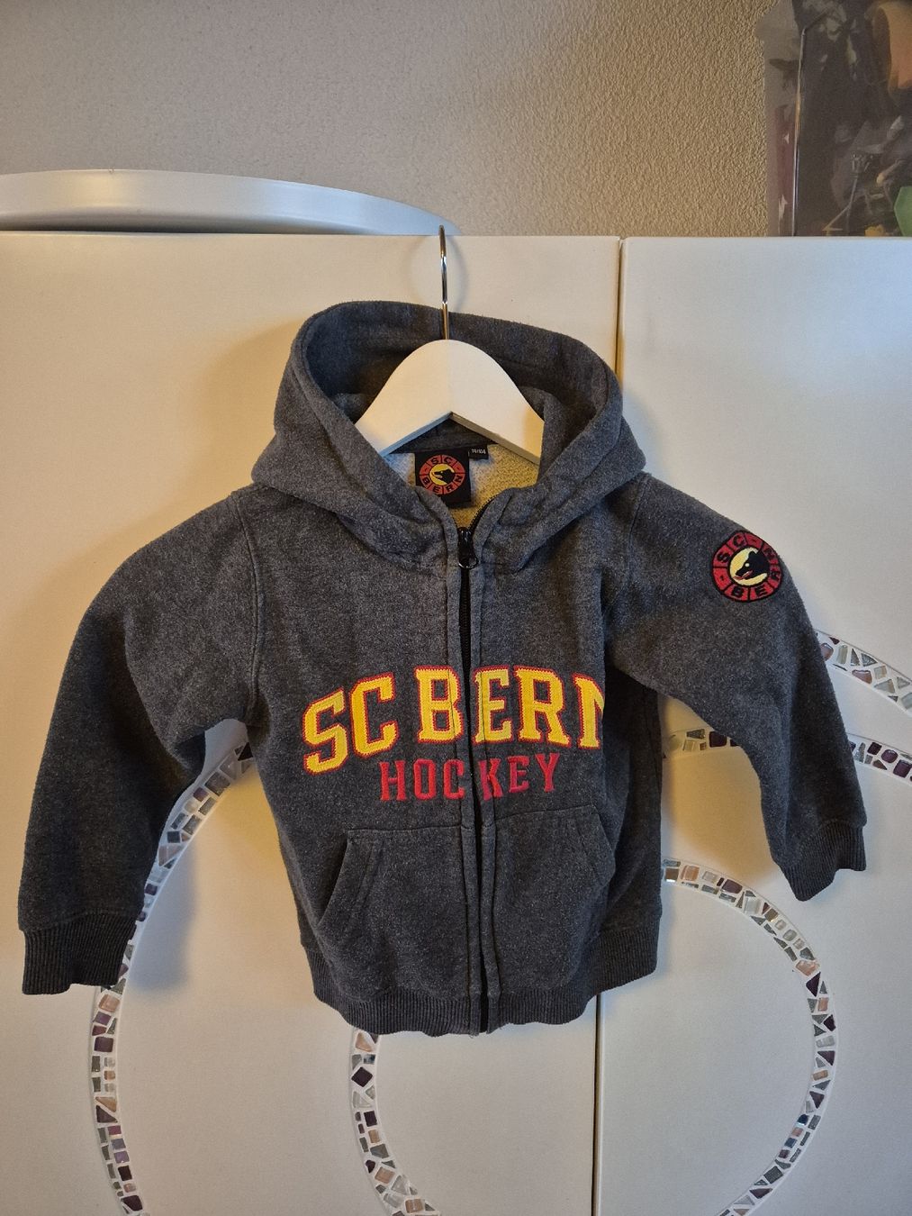 Pulls et sweat-shirts: SCB Sweatjacke 98/104 – D'occasion à Wynigen par La_Talpa 1