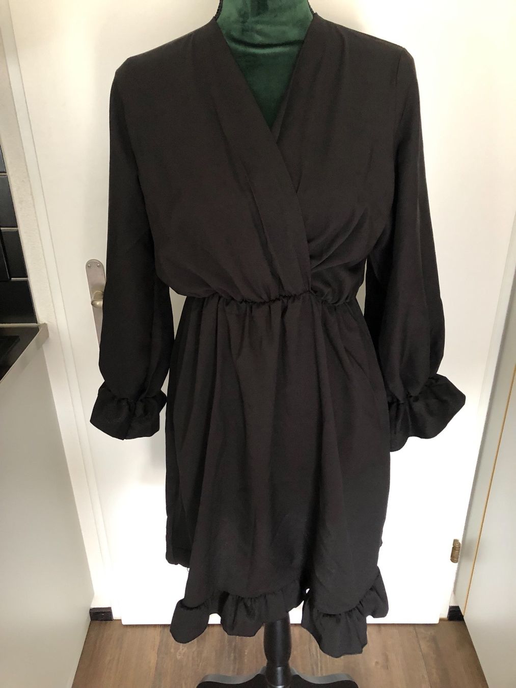 Vestiti: Kleid – Nuovo (secondo la descrizione) da Emmen venduto da ama_8wmn 6