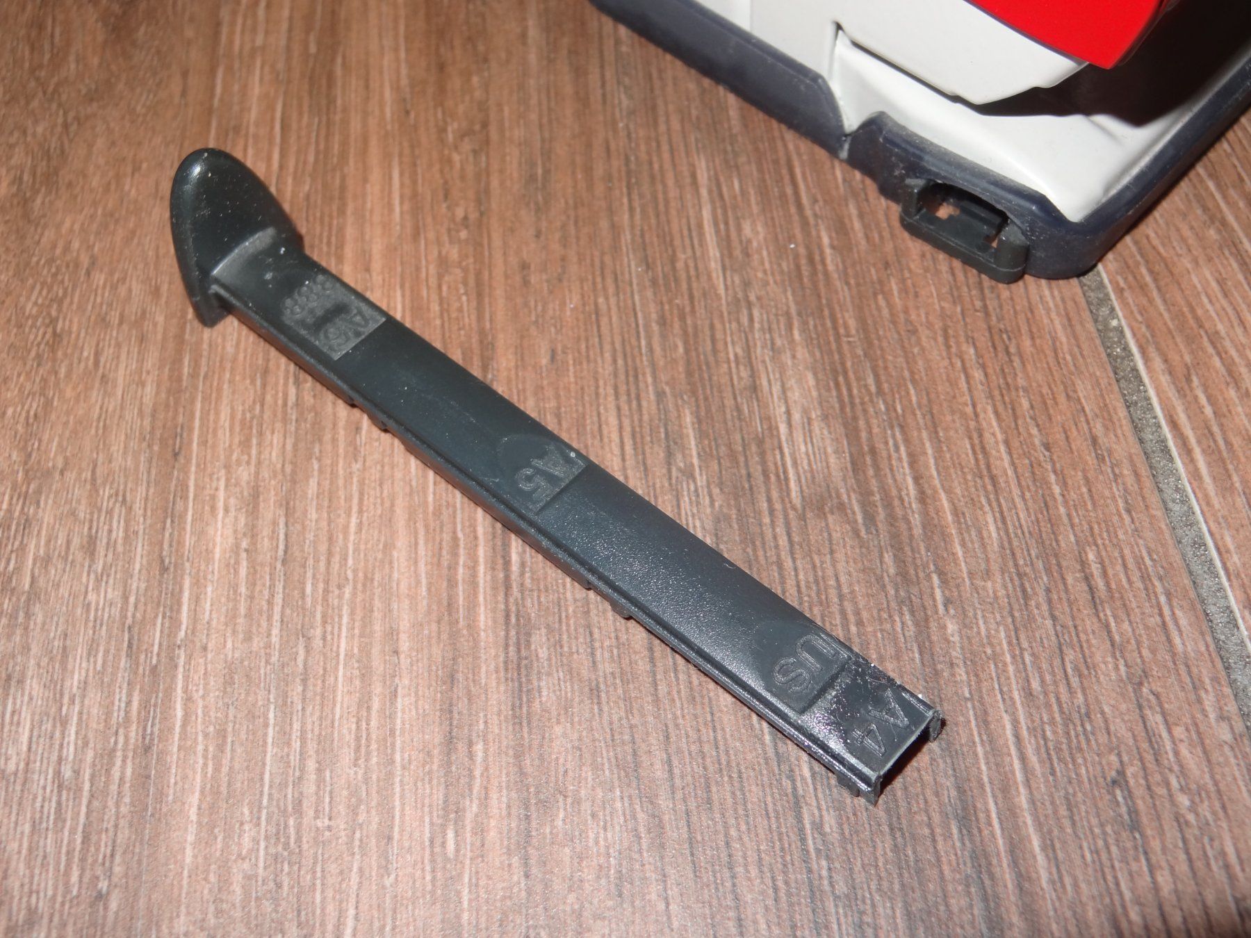 Leitz Tutti gli attrezzi: Perforatrice Leitz 5008 réglable rouge – Usato da Satigny venduto da salvatore73 3