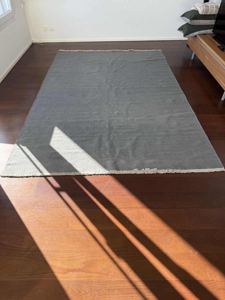 Tapis: Grey carpet – D'occasion à Basel par tho_d6qk