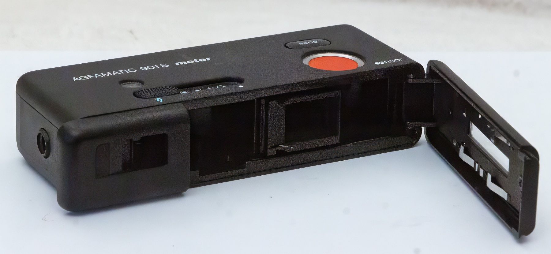 Agfa Fotocamera: AGFAMATIC 901 S moto – Usato da Zürich venduto da phueni 3