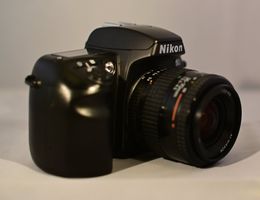 Nikon F60 mit Objektiv