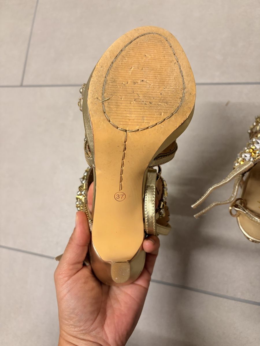 Scarpe da donna: Goldene High Heels Gr. 37 – Usato da St. Gallen venduto da flo_dpy9 3