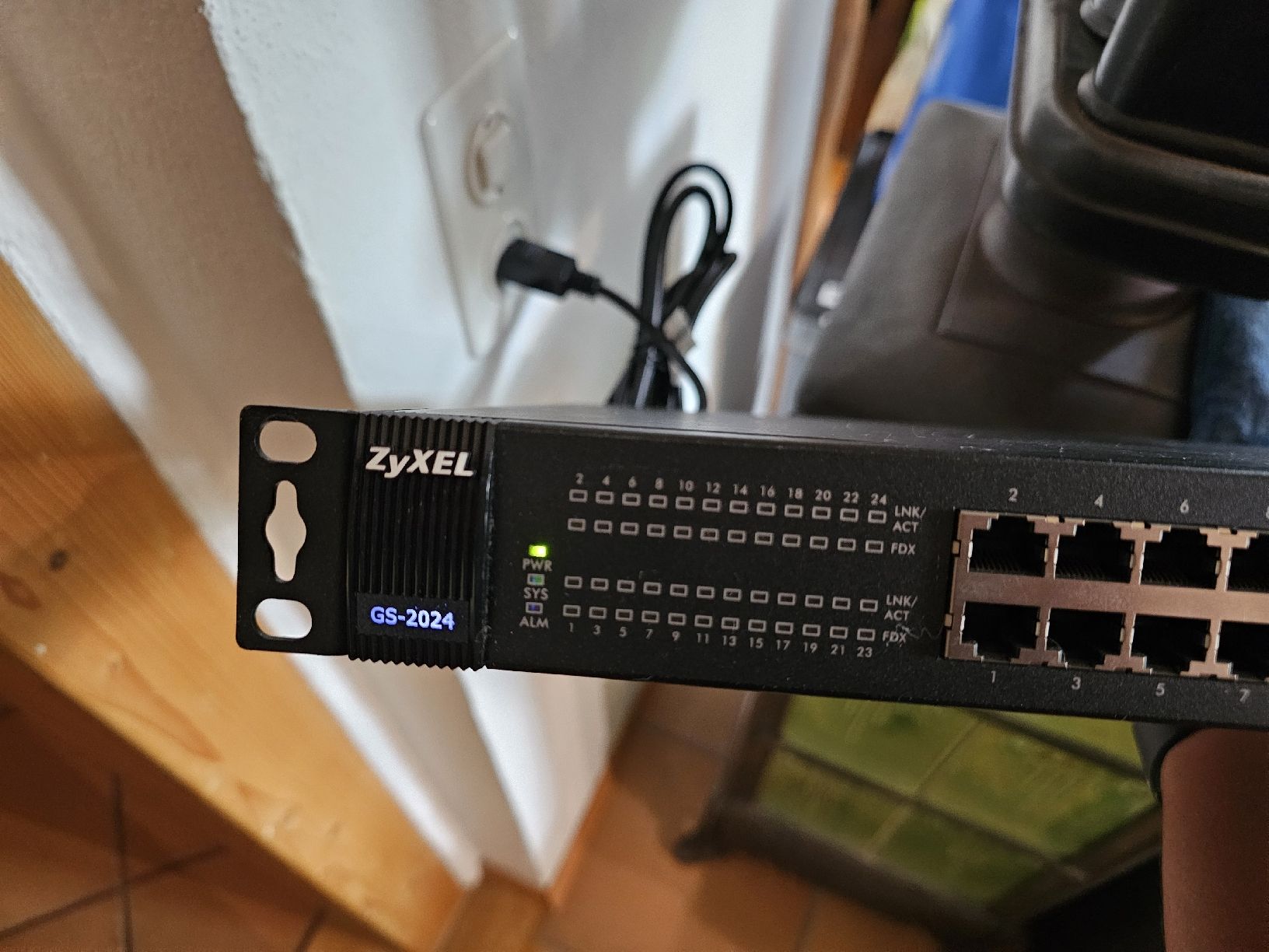 Zyxel Hubs & Switches: ZyXEL GS-2024 Switch 24 Port – Gebraucht aus Neuhausen von alcopops91 8
