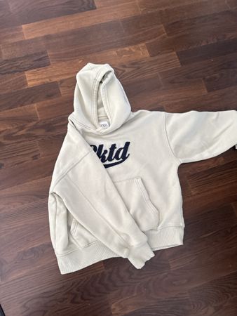 Hoodie von Zara in Grösse 140