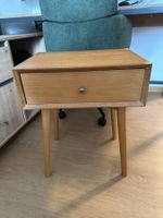 Nachttisch mit Schublade aus Holz im Mid-Century Stil 🌲🛋️
