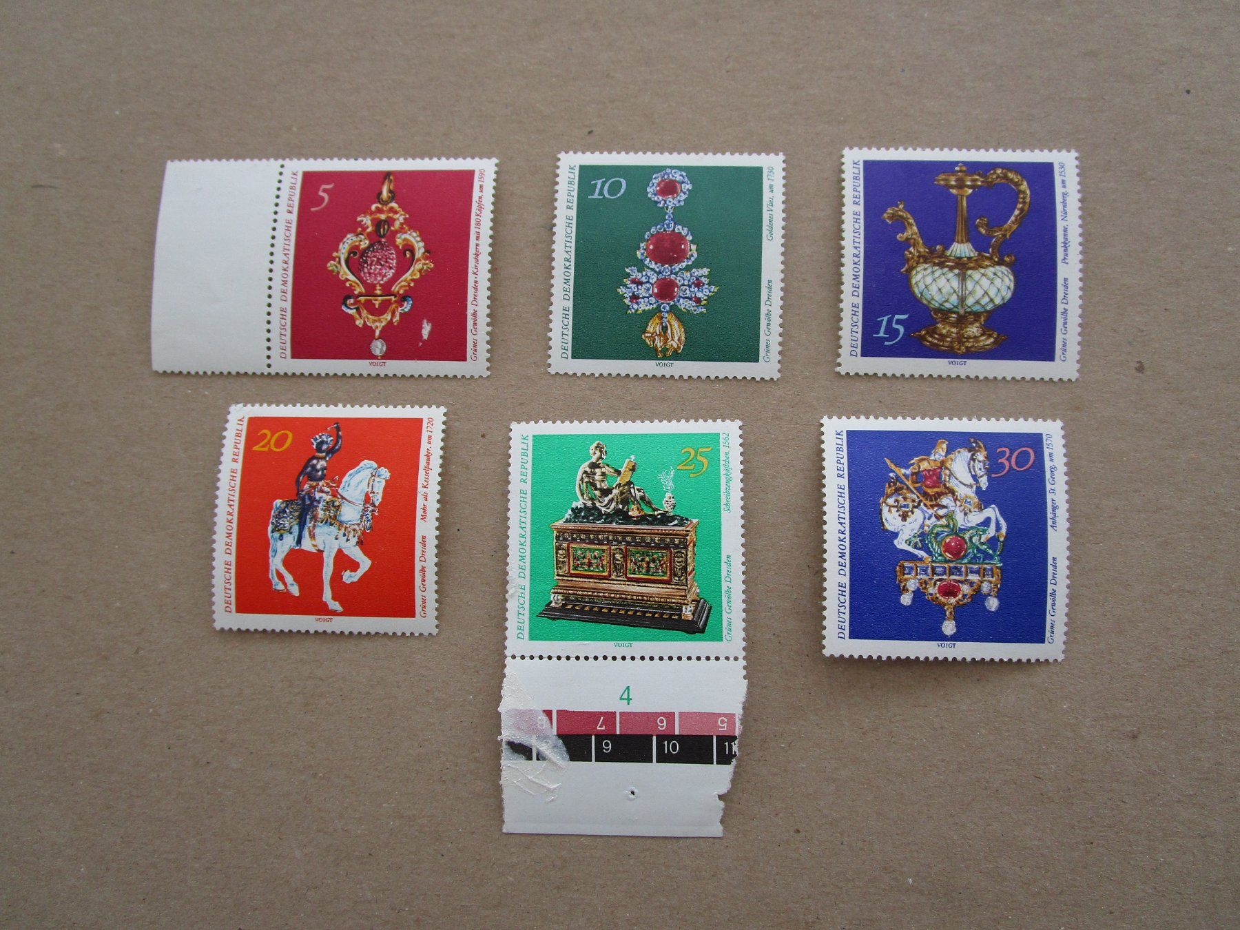 Tutti i francobolli: Briefmarken DDR – Nuovo (secondo la descrizione) da Grenchen venduto da Uhus15