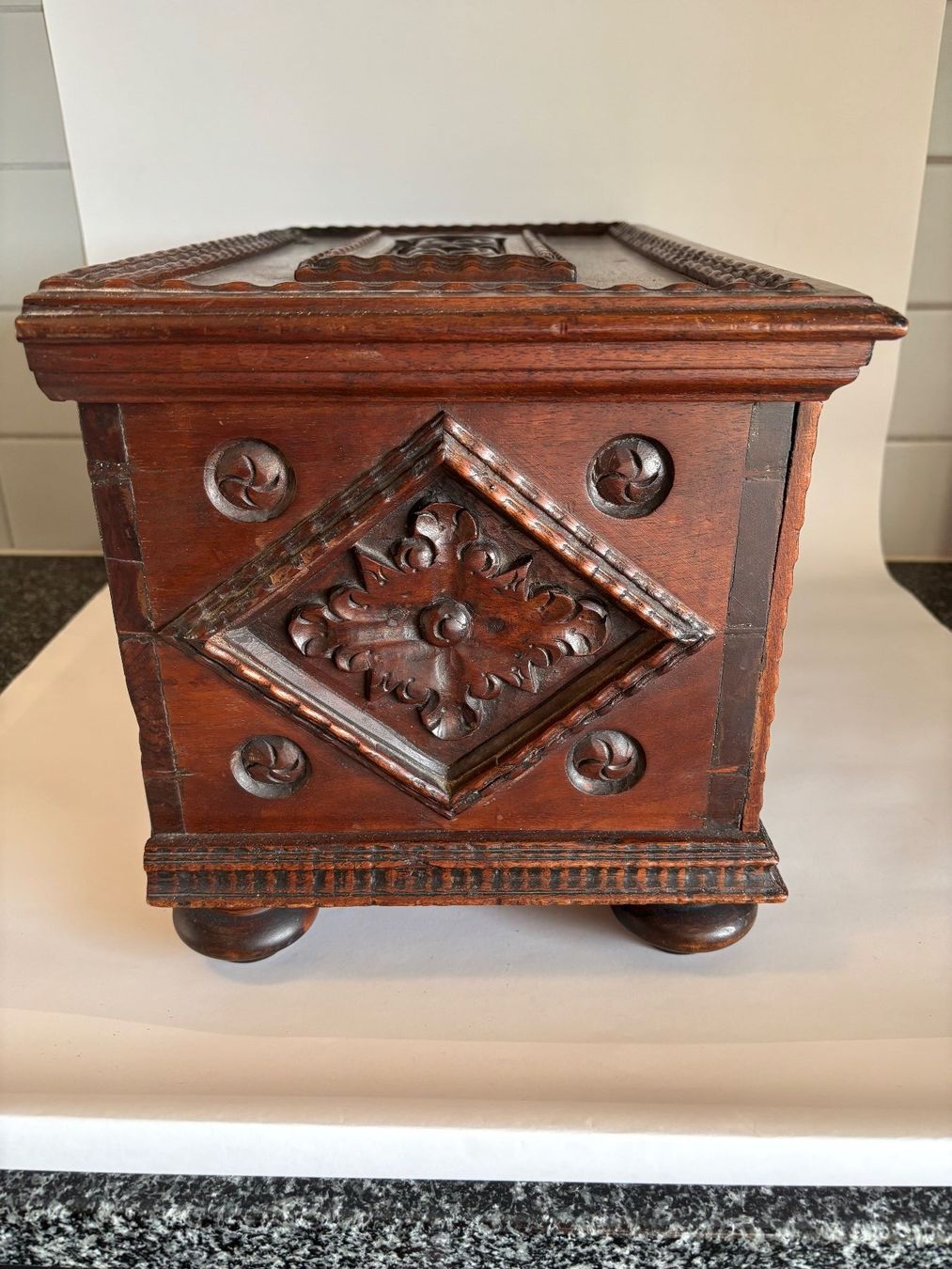 Cassettiere: Antike Miniaturkommode Barock Nussbaum – Usato da rotkreuz venduto da baudisch 3