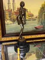 Bronze Figur hübsche sexy Lady