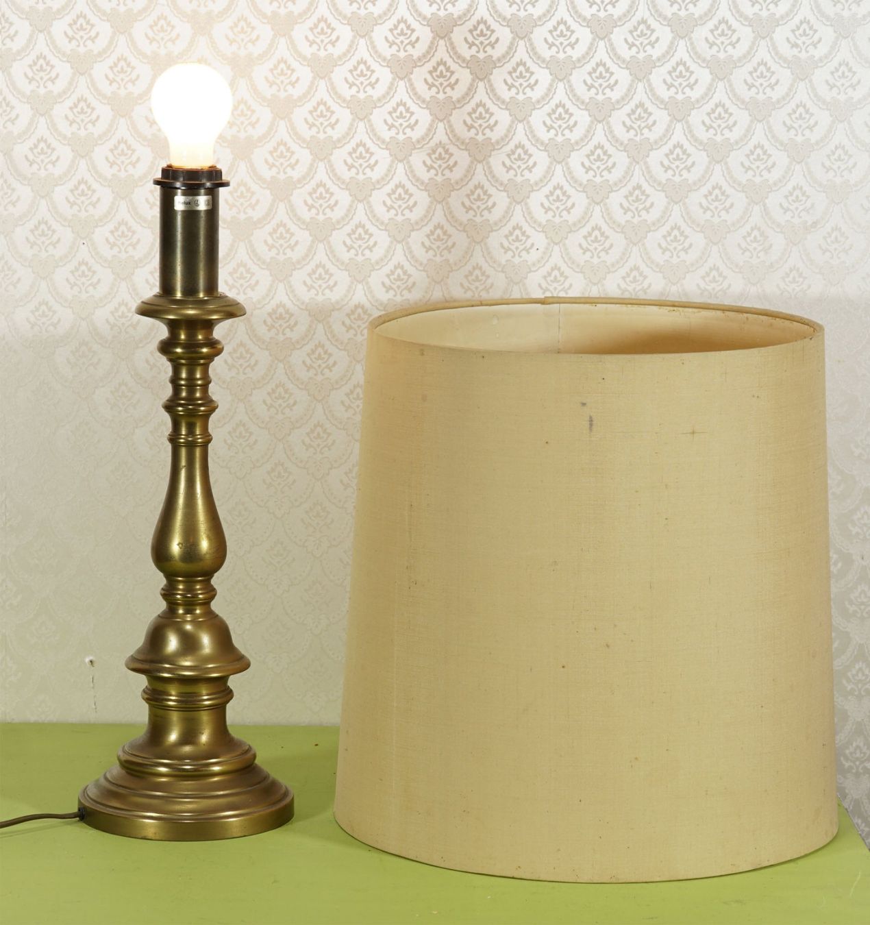 Belux Lampade: grosse Belux Messing Tischlampe - Stehlampe – Usato da Meggen venduto da Trouvaillen